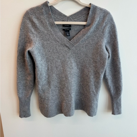Halogen 100% Cashmere Heather Gray V-Neck Women's Sweater - Picture 1 of 5